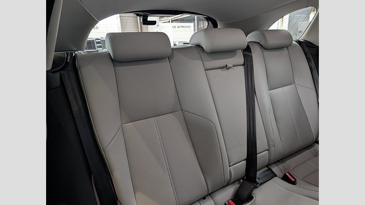 2024 認定中古車 Land Rover Range Rover Velar フジホワイト D200マイルドハイブリッド（ディーゼル） スタンダードホイールベース Dynamic SE