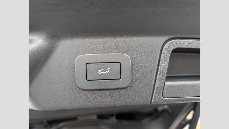 2024 認定中古車 Land Rover Range Rover Velar フジホワイト D200マイルドハイブリッド（ディーゼル） スタンダードホイールベース Dynamic SE