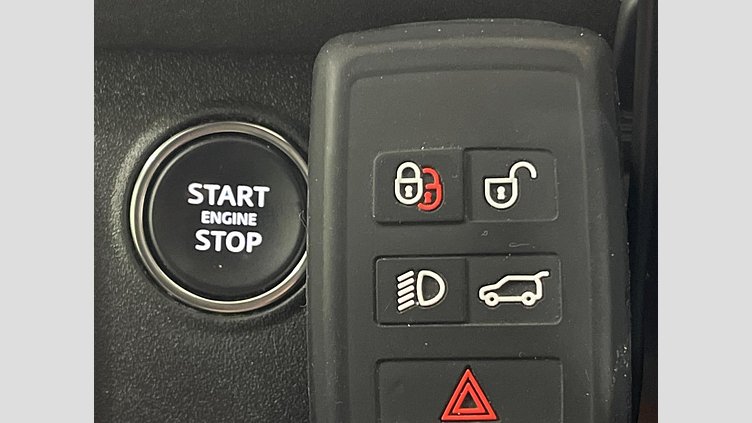 2022 認定中古車 Land Rover Defender 110 サントリーニブラック D300 AWD（AT） S