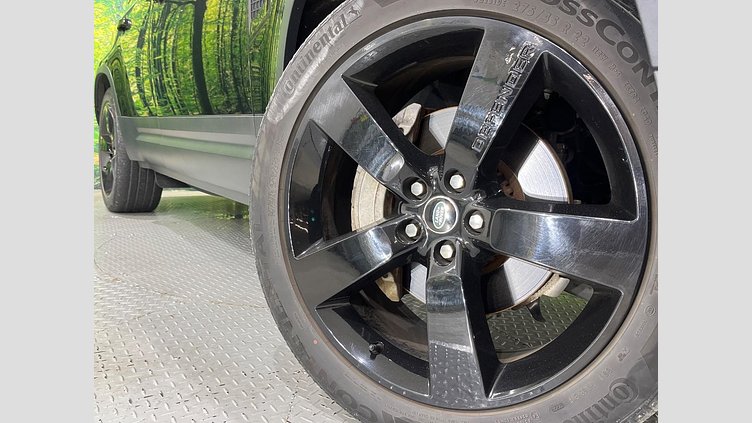2022 認定中古車 Land Rover Defender 110 サントリーニブラック D300 AWD（AT） S