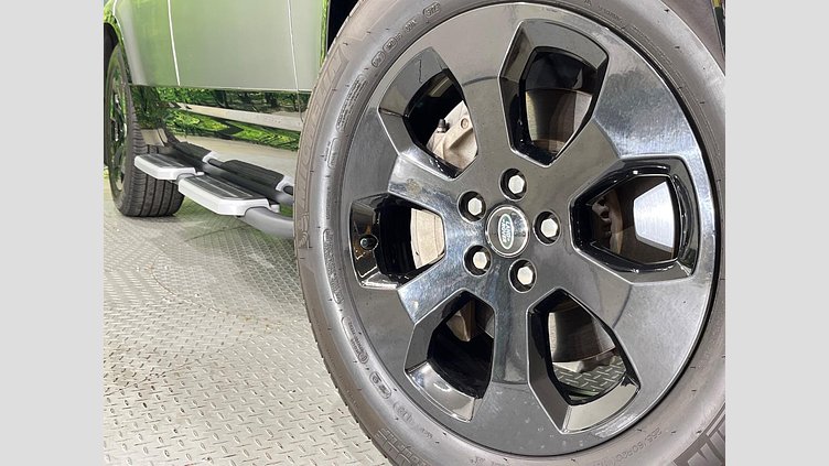 2023 認定中古車 Land Rover Defender 110 アイガーグレイ D300 AWD（AT） X-DYNAMIC HSE
