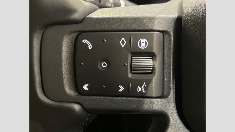 2024 認定中古車 Land Rover Defender 130 シリコンシルバー D350 ディーゼルマイルドハイブリッド X-Dynamic SE
