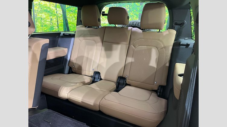 2024 認定中古車 Land Rover Defender 130 シリコンシルバー D350 ディーゼルマイルドハイブリッド X-Dynamic SE