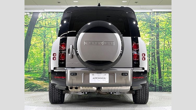 2024 認定中古車 Land Rover Defender 130 シリコンシルバー D350 ディーゼルマイルドハイブリッド X-Dynamic SE