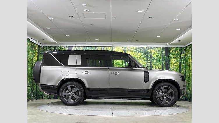 2024 認定中古車 Land Rover Defender 130 シリコンシルバー D350 ディーゼルマイルドハイブリッド X-Dynamic SE