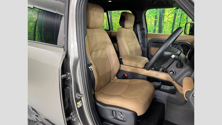 2024 認定中古車 Land Rover Defender 130 シリコンシルバー D350 ディーゼルマイルドハイブリッド X-Dynamic SE