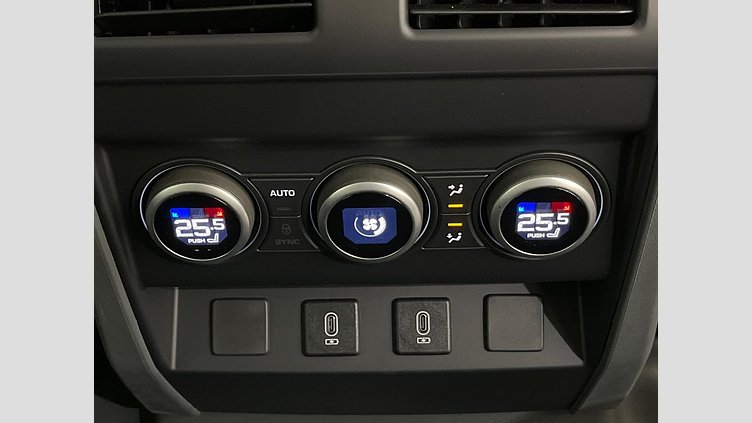 2025 認定中古車 Land Rover Defender 110 ウールストーングリーン P300e プラグインハイブリッド X-Dynamic HSE