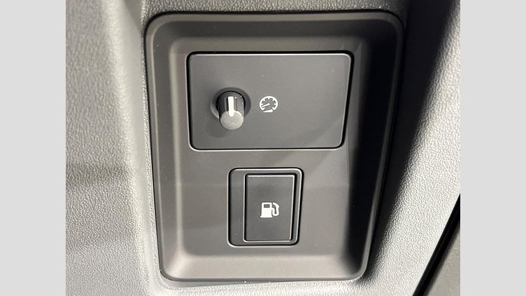 2025 認定中古車 Land Rover Defender 110 ウールストーングリーン P300e プラグインハイブリッド X-Dynamic HSE