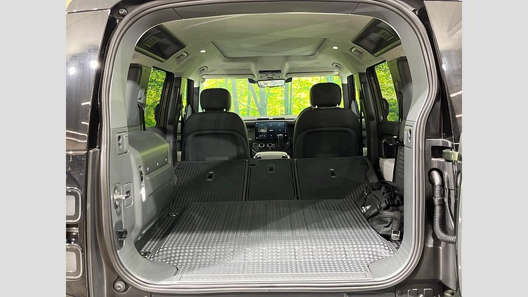 2025 認定中古車 Land Rover Defender 110 ウールストーングリーン P300e プラグインハイブリッド X-Dynamic HSE