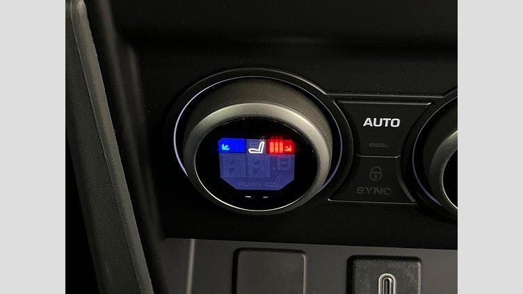 2025 認定中古車 Land Rover Defender 110 ウールストーングリーン P300e プラグインハイブリッド X-Dynamic HSE