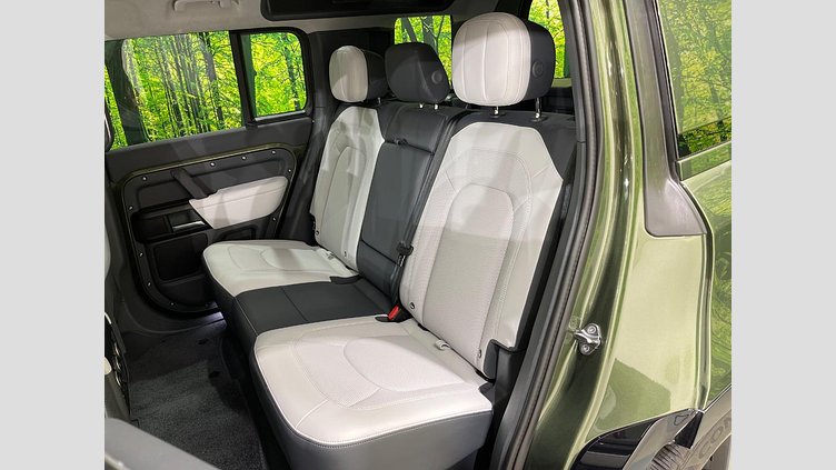 2025 認定中古車 Land Rover Defender 110 ウールストーングリーン P300e プラグインハイブリッド X-Dynamic HSE