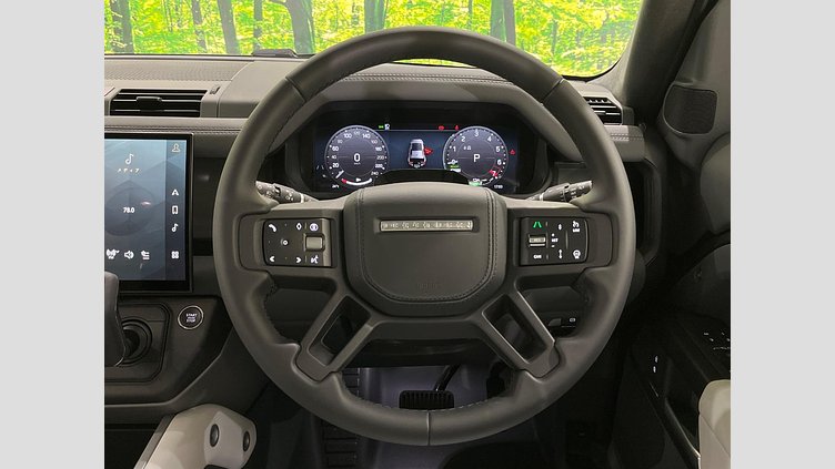 2025 認定中古車 Land Rover Defender 110 ウールストーングリーン P300e プラグインハイブリッド X-Dynamic HSE