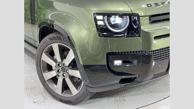 2025 認定中古車 Land Rover Defender 110 ウールストーングリーン P300e プラグインハイブリッド X-Dynamic HSE