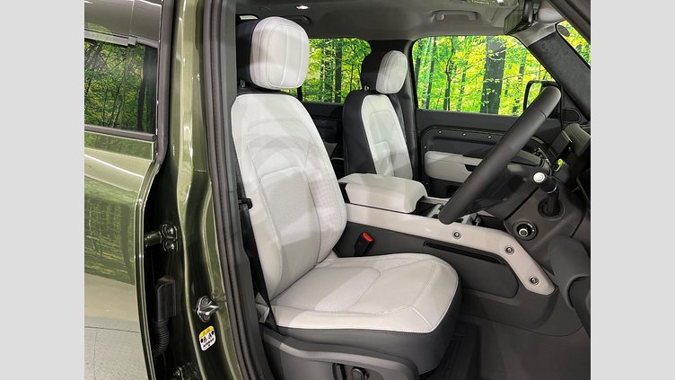 2025 認定中古車 Land Rover Defender 110 ウールストーングリーン P300e プラグインハイブリッド X-Dynamic HSE
