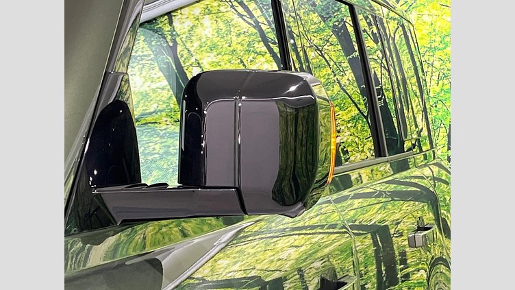 2025 認定中古車 Land Rover Defender 110 ウールストーングリーン P300e プラグインハイブリッド X-Dynamic HSE