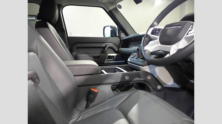 2024 認定中古車 Land Rover Defender 110 カルパチアングレイ P300 AWD（AT） SE