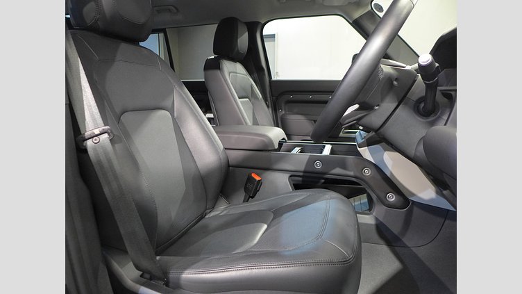 2024 認定中古車 Land Rover Defender 110 カルパチアングレイ P300 AWD（AT） SE