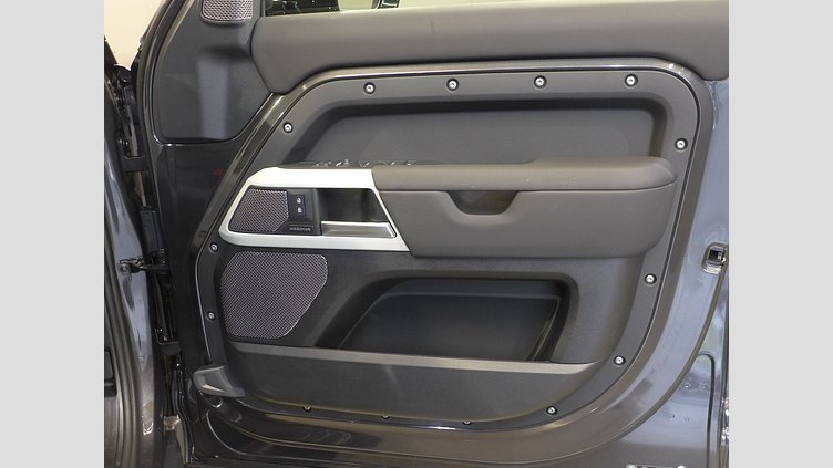 2024 認定中古車 Land Rover Defender 110 カルパチアングレイ P300 AWD（AT） SE