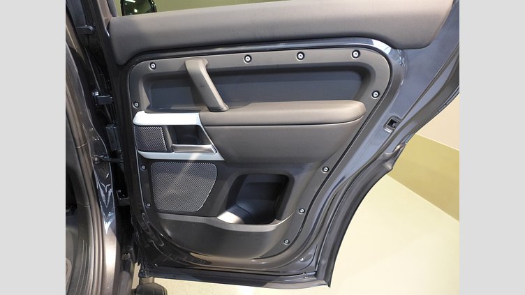 2024 認定中古車 Land Rover Defender 110 カルパチアングレイ P300 AWD（AT） SE