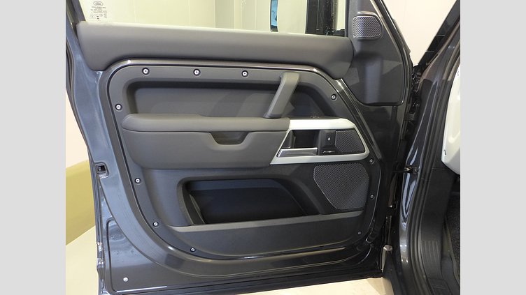 2024 認定中古車 Land Rover Defender 110 カルパチアングレイ P300 AWD（AT） SE