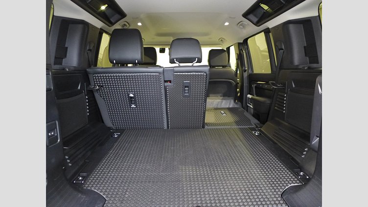 2024 認定中古車 Land Rover Defender 110 カルパチアングレイ P300 AWD（AT） SE