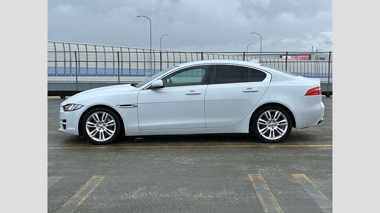 2017 認定中古車 Jaguar XE ユーロン ホワイト 2.0L プレステージ