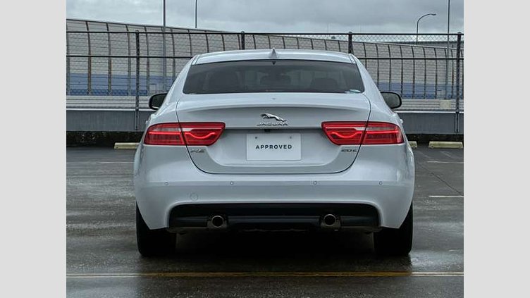 2017 認定中古車 Jaguar XE ユーロン ホワイト 2.0L プレステージ