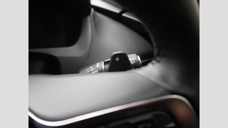 2016 認定中古車 Jaguar F-Pace Fuji White シートヒーター　パワーテールゲート　パドルシフト　LEDヘッドライト　ブラックパック Ｒ－スポーツ