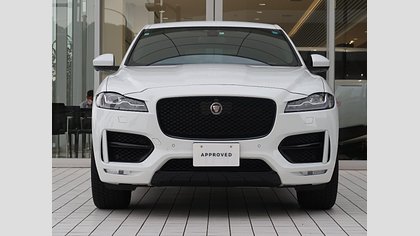 F-Pace 1