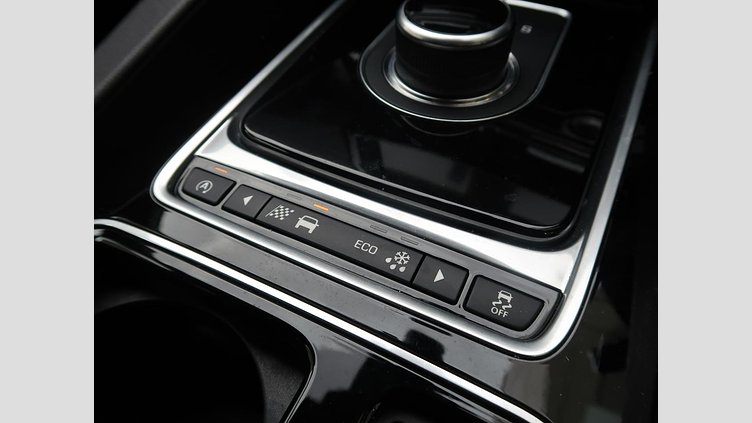 2016 認定中古車 Jaguar F-Pace Fuji White シートヒーター　パワーテールゲート　パドルシフト　LEDヘッドライト　ブラックパック Ｒ－スポーツ