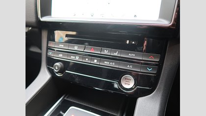 F-Pace 30