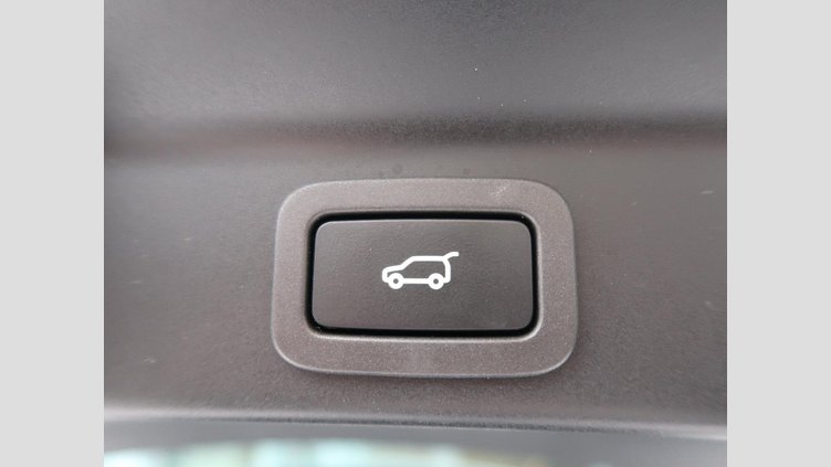2016 認定中古車 Jaguar F-Pace Fuji White シートヒーター　パワーテールゲート　パドルシフト　LEDヘッドライト　ブラックパック Ｒ－スポーツ