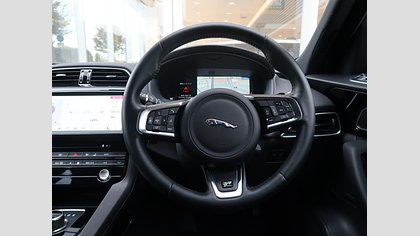 F-Pace 19