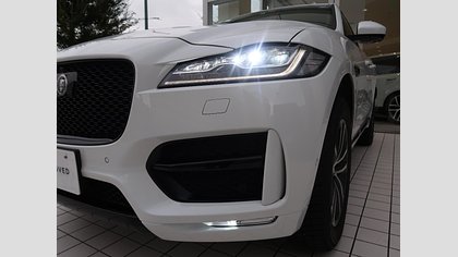 F-Pace 10
