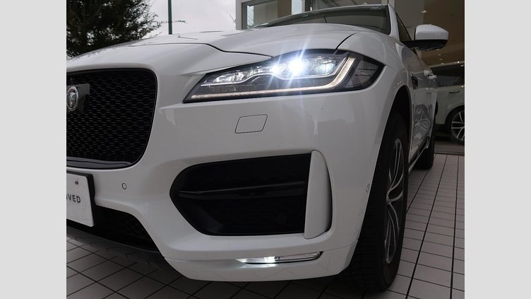 2016 認定中古車 Jaguar F-Pace Fuji White シートヒーター　パワーテールゲート　パドルシフト　LEDヘッドライト　ブラックパック Ｒ－スポーツ