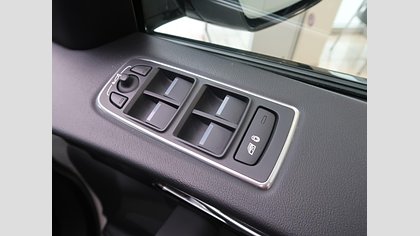 F-Pace 31