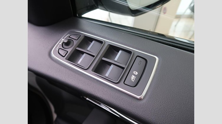 2016 認定中古車 Jaguar F-Pace Fuji White シートヒーター　パワーテールゲート　パドルシフト　LEDヘッドライト　ブラックパック Ｒ－スポーツ