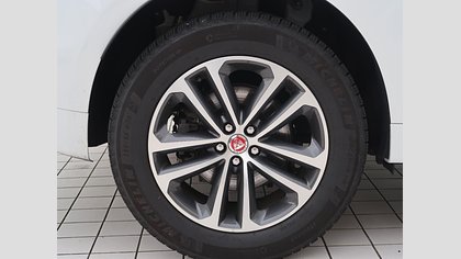 F-Pace 11