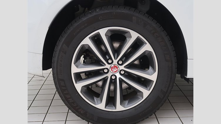 2016 認定中古車 Jaguar F-Pace Fuji White シートヒーター　パワーテールゲート　パドルシフト　LEDヘッドライト　ブラックパック Ｒ－スポーツ