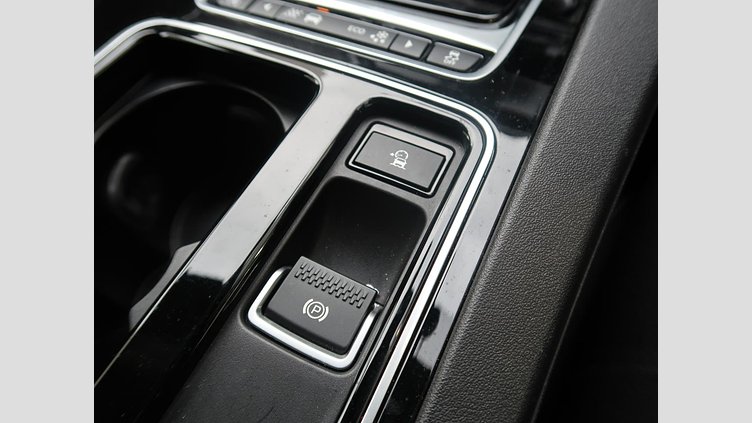 2016 認定中古車 Jaguar F-Pace Fuji White シートヒーター　パワーテールゲート　パドルシフト　LEDヘッドライト　ブラックパック Ｒ－スポーツ