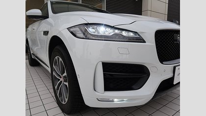 F-Pace 9