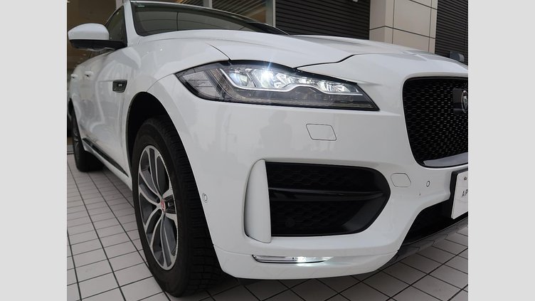 2016 認定中古車 Jaguar F-Pace Fuji White シートヒーター　パワーテールゲート　パドルシフト　LEDヘッドライト　ブラックパック Ｒ－スポーツ