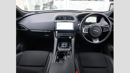 F-Pace 18