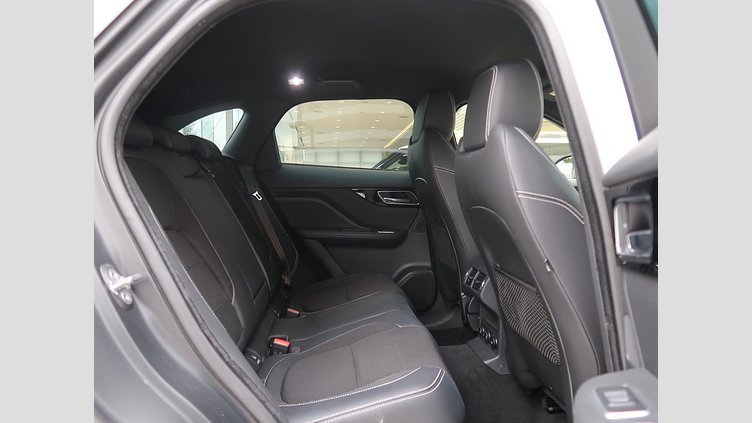 2016 認定中古車 Jaguar F-Pace Fuji White シートヒーター　パワーテールゲート　パドルシフト　LEDヘッドライト　ブラックパック Ｒ－スポーツ