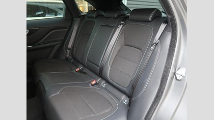 F-Pace 28