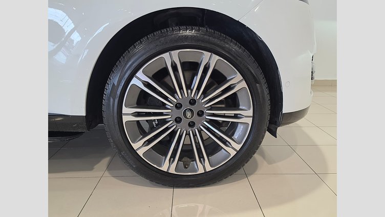 2023 Seminuevos Approved Land Rover Range Rover Fuji White 4.4 NC10 P8H AUTOBIOGRAPHY 4.4L V8 P530