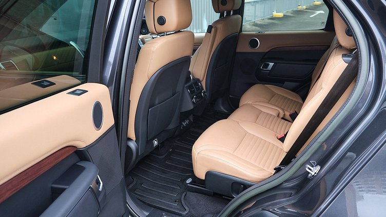 2023 Approved Land Rover Discovery Carpathian Grey D300 Metropolitan Edition