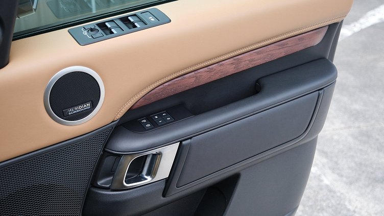 2023 Approved Land Rover Discovery Carpathian Grey D300 Metropolitan Edition