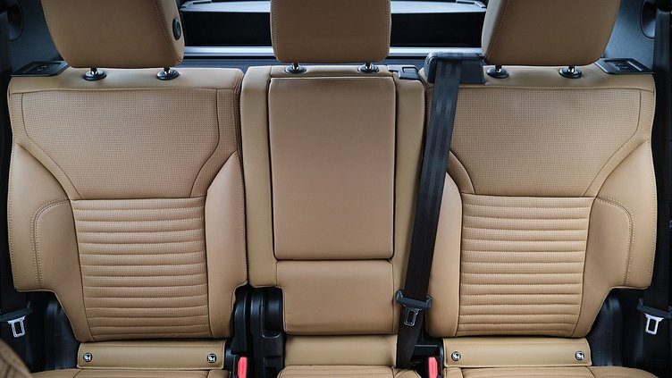 2023 Approved Land Rover Discovery Carpathian Grey D300 Metropolitan Edition