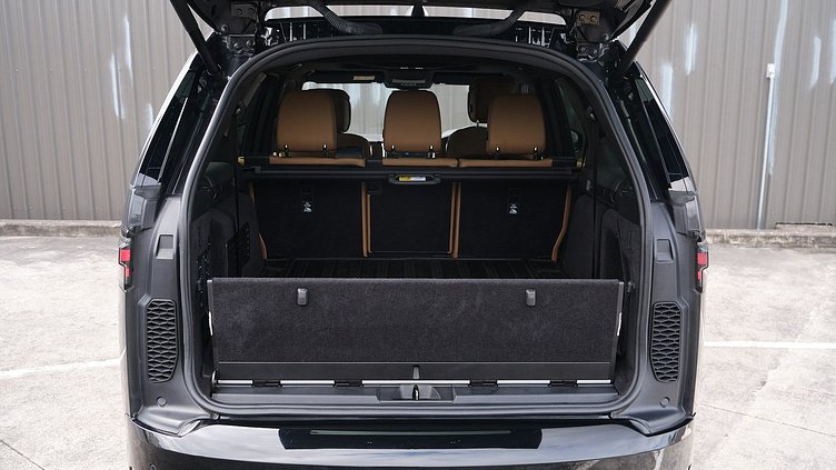 2023 Approved Land Rover Discovery Carpathian Grey D300 Metropolitan Edition